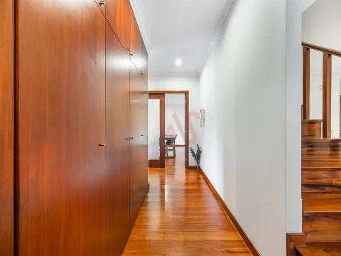 Appartement en duplex de 4 chambres à Fermentões, Guimarães