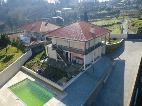3+2 Bedroom Villa with Pool and Land of 2,760 sqm in Idães, Felgueiras