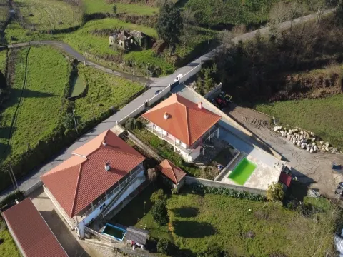 3+2 Bedroom Villa with Pool and Land of 2,760 sqm in Idães, Felgueiras
