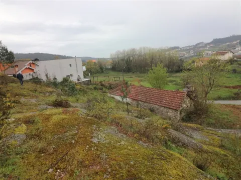 Casa de 4 dormitorios para restauración en Croca, Penafiel – Excelente oportunidad de inversión