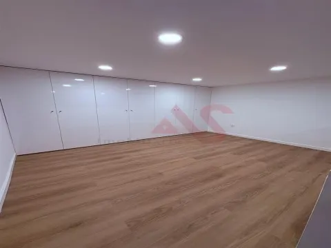 Refurbished 1 Bedroom Apartment in Vila d´Este | Excellent Location and Access