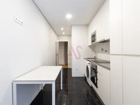 Apartamento T1 com Terraço e Garagem localizado em Leça da Palmeira