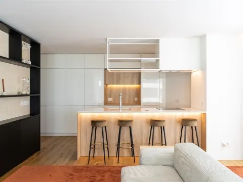 3-Zimmer-Wohnung mit Master Suite und Balkon befindet sich in Arca d´Água