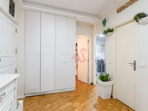 Apartamento T2+1 com varanda e terraço a 450m da praia | Praça João XXIII, Póvoa de Varzim