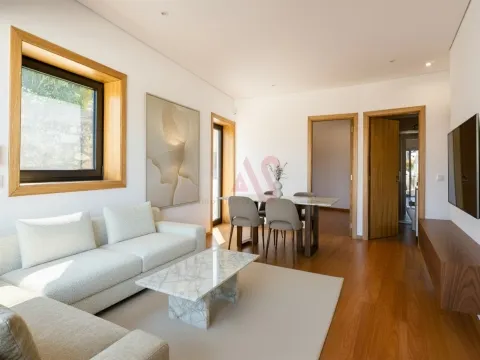 T2 com 2 suítes e Jardim