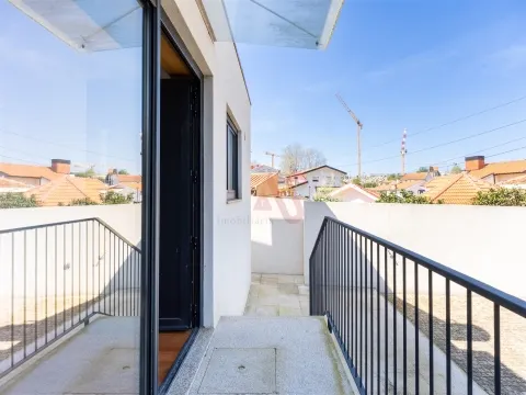 T2 com 2 suítes e Jardim