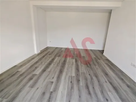Apartamento T3 | Completamente Renovado | Cozinha equipada | Garagem Fechada | Mesão Frio, Guimarães