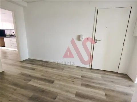 Apartamento T3 | Completamente Renovado | Cozinha equipada | Garagem Fechada | Mesão Frio, Guimarães