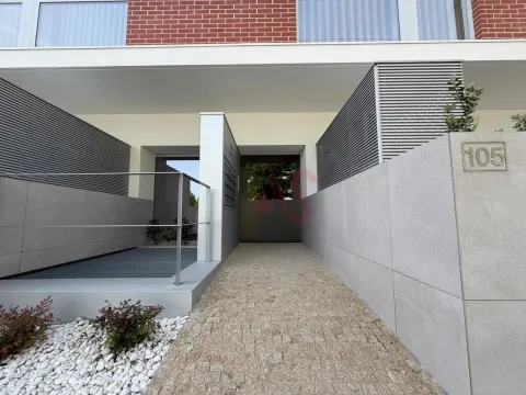 New 2+1 Bedroom Apartment for Rent in Costa, Guimarães