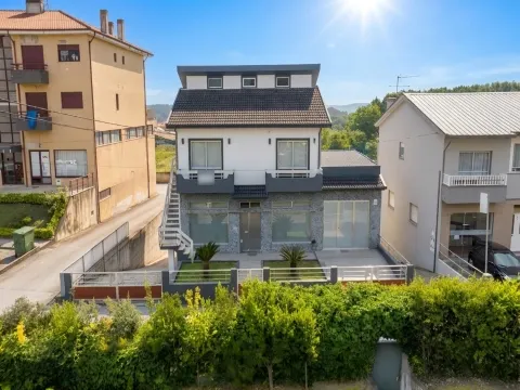 Moradia T3 em Sobrosa com Piscina e Espaço Comercial