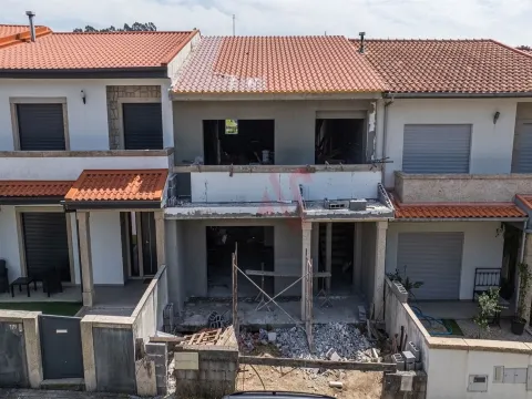 Moradia T3 em Construção em Arões (S. Romão), Fafe