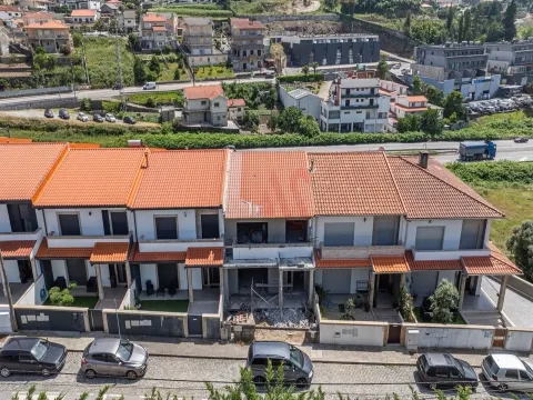 Moradia T3 em Construção em Arões (S. Romão), Fafe