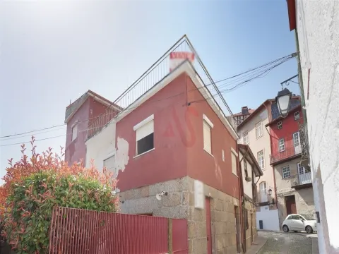 Andar de Moradia Duplex T5 no Coração de Guimarães
