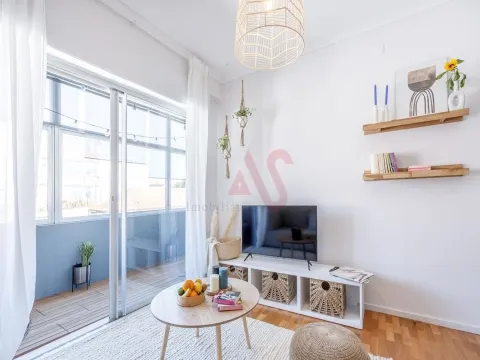 1 Bedroom Furnished with Balcony | Heroísmo, Porto