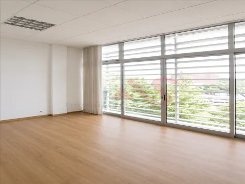 Sala Privada para Arrendamento com 16,5 m² inserida num Escritório em Ermesinde