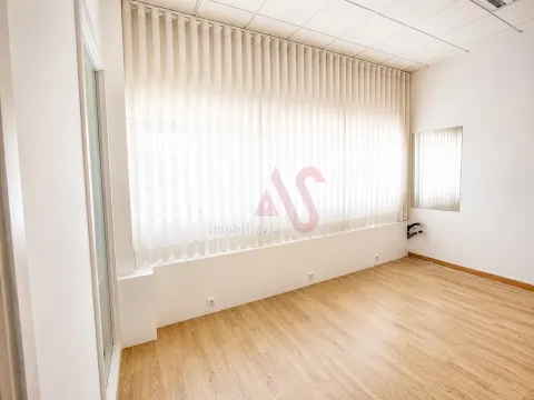 Sala Privada para Arrendamento com 16,5 m² inserida num Escritório em Ermesinde