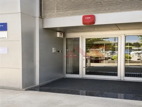 Sala Privada para Arrendamento com 21 m² inserida num Escritório em Ermesinde