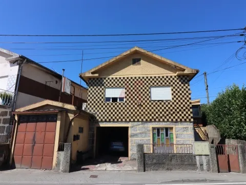 7-Zimmer-Haus mit zwei Einzimmer-Detachements in Santa Eulália, Vizela