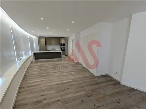 Apartamento T2 completamente renovado com Suíte e Cozinha Open Space | A 2 Min. do Centro de Vizela