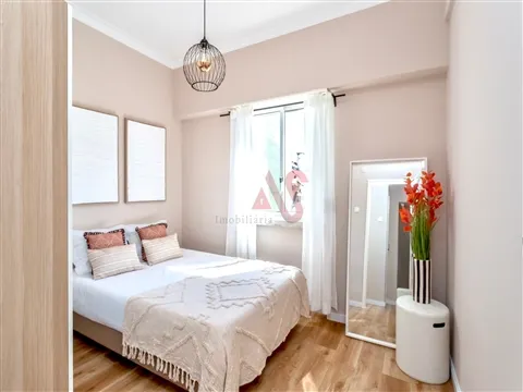 Renovierte Einzimmerwohnung mit Balkon | Silver Arm