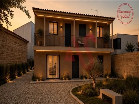 Moradia T3 renovada, com Suíte, Closet e Aparcamento Exterior p/ 2 Carros | Santo Adrião, Vizela