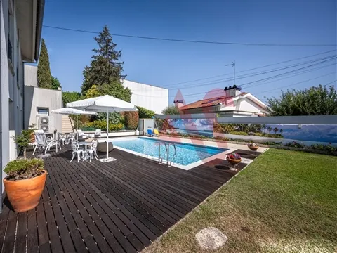 Moradia T4 c/ Piscina, Salão de Festas e Terreno com 6236 m² | Vila Nova do Campo, Santo Tirso