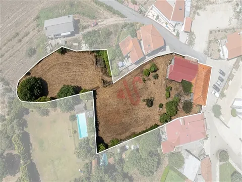 Moradia Centenária Para Recuperação Com Terreno de Construção — NÍVEL 3