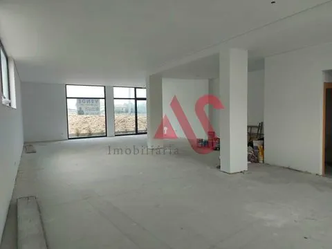 Loja nova com 141 m2 em Landim, Vila Nova de Famalicão