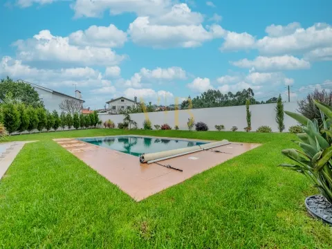 Moradia Térrea com Piscina e Garagem, Póvoa de Varzim