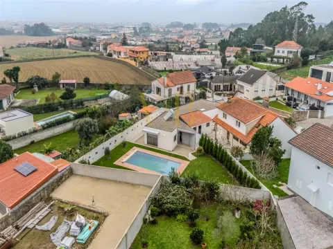 Moradia Térrea com Piscina e Garagem, Póvoa de Varzim