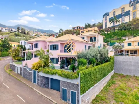 Moradia Geminada T3 / Funchal - Ilha da Madeira