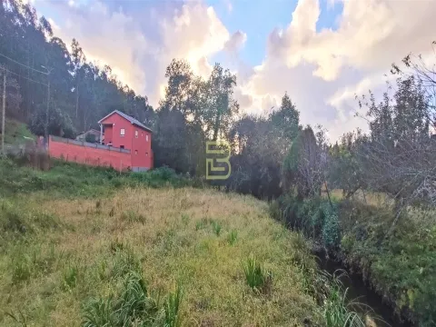 Terrain d’une superficie généreuse et bien située, situé à Sandim, Vila Nova de Gaia