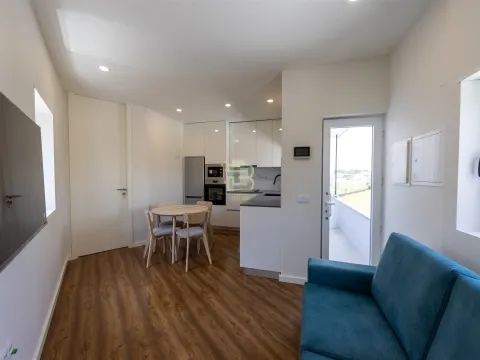 APARTAMENTO T1 totalmente NOVO, cozinha em OPEN SPACE totalmente EQUIPADA, Lugar de Estacionamento