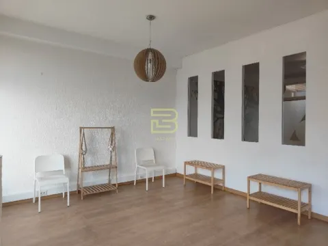 LOJA com 136m² em Zona Estratégica –BAGUIM do MONTE – Ideal para Vários Negócios!
