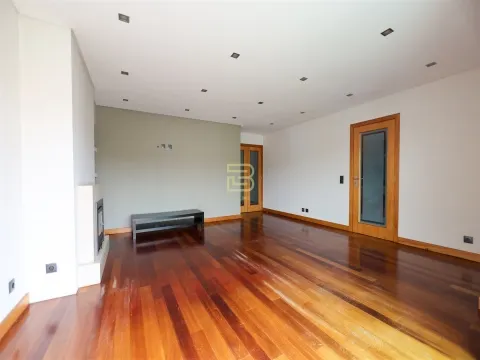 Excelente APARTAMENTO T2, nos LAGUEIRÕES, a Avenida mais requisitada de VALONGO.