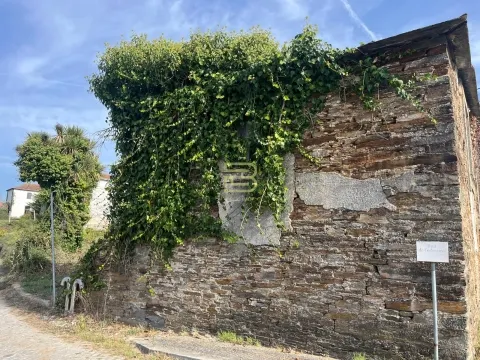 Casa em Xisto para Recuperar em Sobreira – Paredes &#124; 25 min do Porto