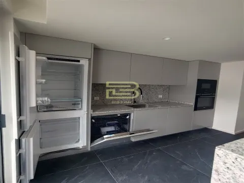 Apartamento T3 novo, com terraço em Vila Nova de Gaia