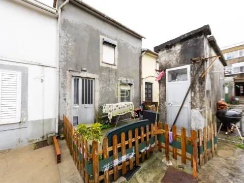 Casa ilha T2, em Paranhos, Porto