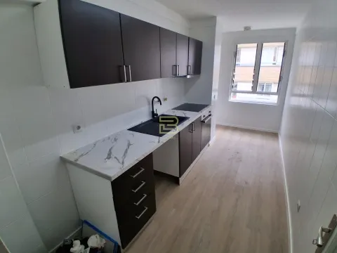 T3 Totalmente Renovado com Garagem e Varanda | A 6 Min do Metro de Baguim