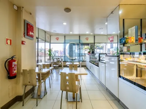 Café mobilado e equipado, em Vila Nova de Gaia