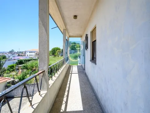 House to restore in Baguim do Monte