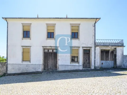 House to restore in Baguim do Monte