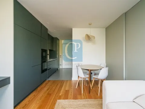 Apartamento T1 novo, na Avenida da Senhora da Hora, Matosinhos
