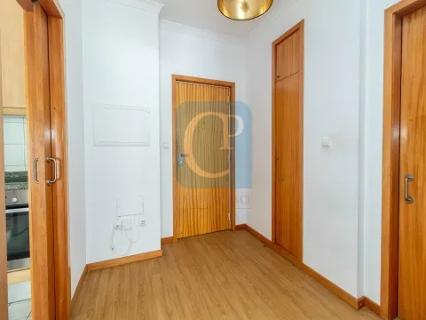 Apartamento T1 Kit mobilado e equipado, junto ao Hotel Áxis