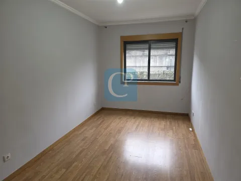 Apartamento T2 renovado em São Mamede Infesta e Senhora da Hora