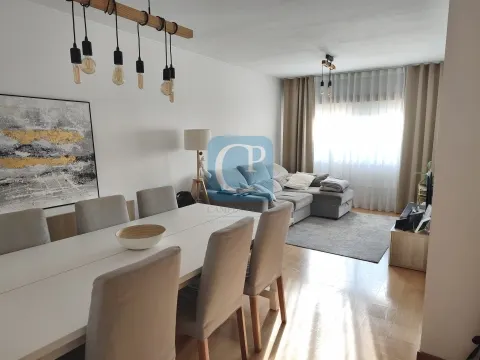 T2 com lugar de garagem e arrumos na Rua de Santana, Leça do Balio