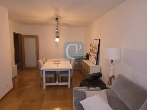 T2 com lugar de garagem e arrumos na Rua de Santana, Leça do Balio