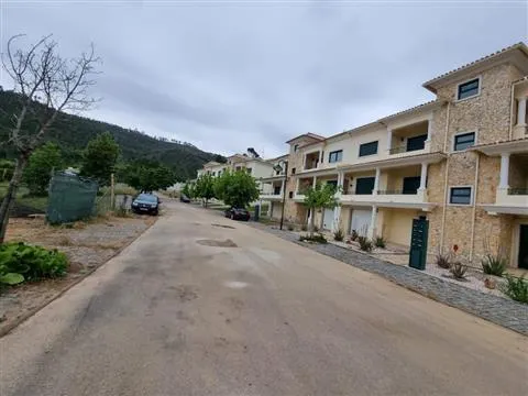 房地产土地 3个房间