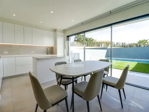 4 Bedrooms - Terraced house - Montenegro - Faro