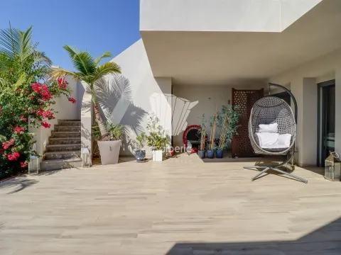 3 +1 Quartos - Moradia Geminada - Estombar - Lagoa